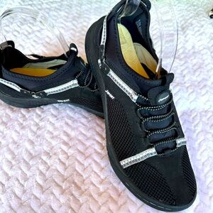 JSport by Jambu Black Water-Ready Sneakers Women’s‎ Size 9.5
